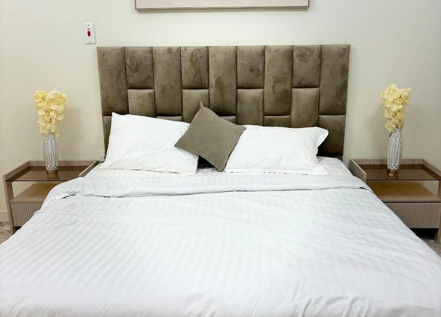 Apartment شقة غرفة وصالة رائعة وهادئة في المروج 10 Riyadh
